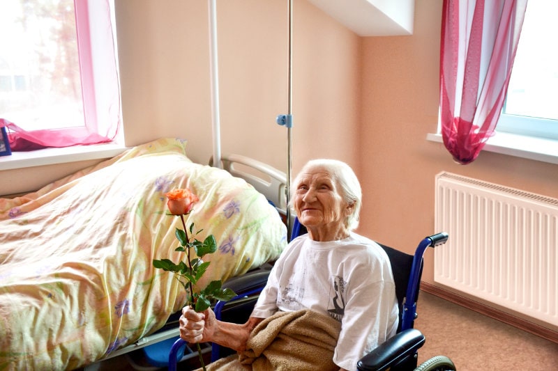 Догляд за онкохворими літніми людьми